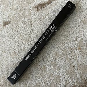 Younique lip liner